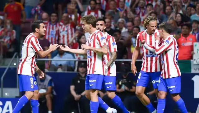 阿尔瓦雷斯, 挡的红军 阿尔瓦雷斯, 挡的红军