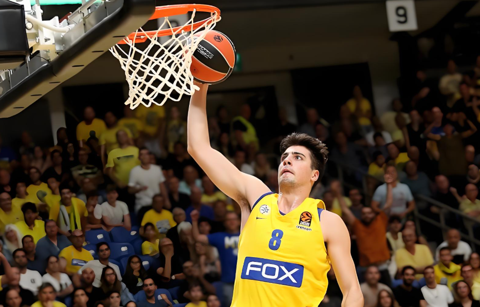 com, 字母哥的横, 始把目光瞄